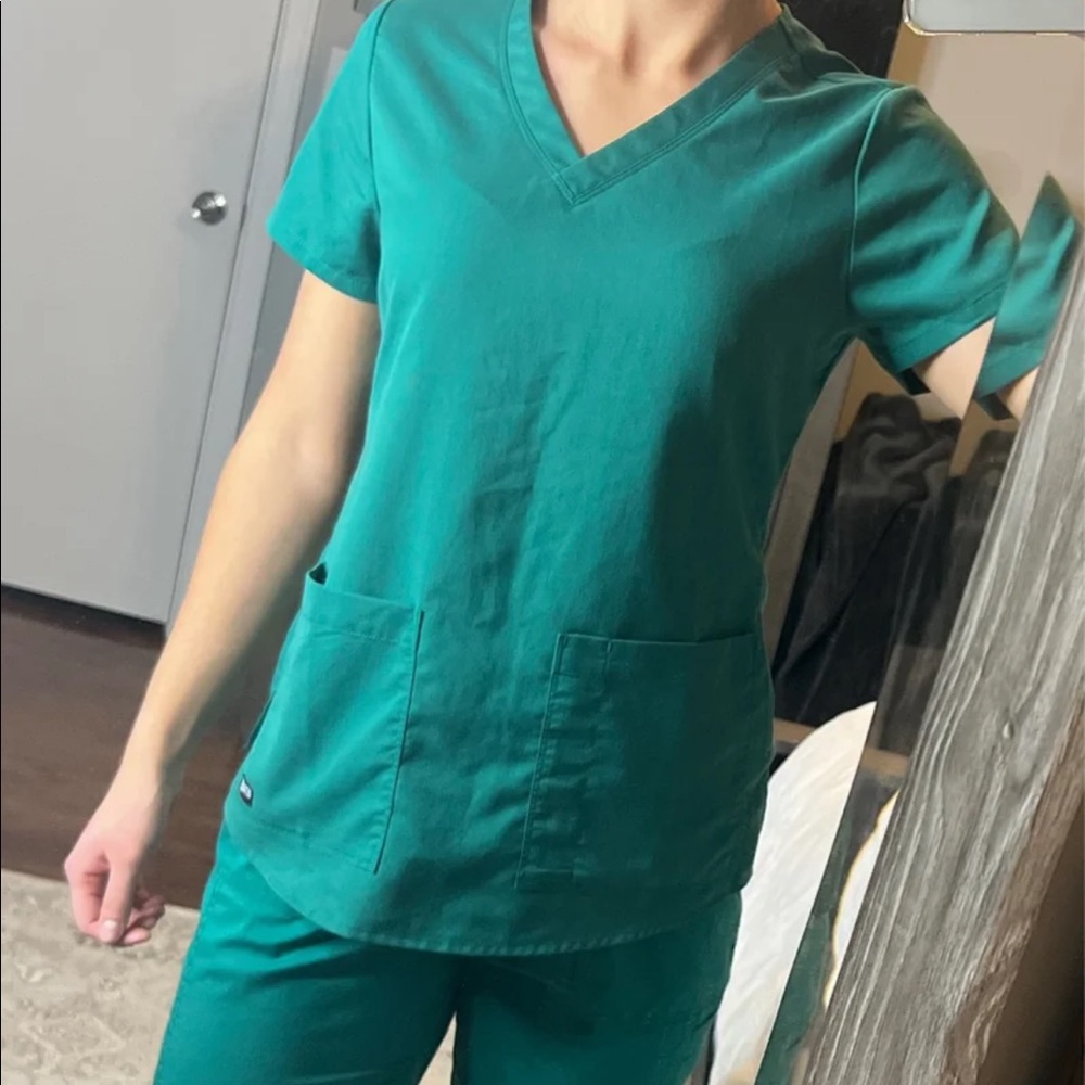 Grey’s Anatomy Barco Scrub Top